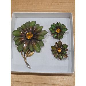 Vintage Green Enamel Daisy Flower Brooch Clip Earrings Amber Rhinestone 60s